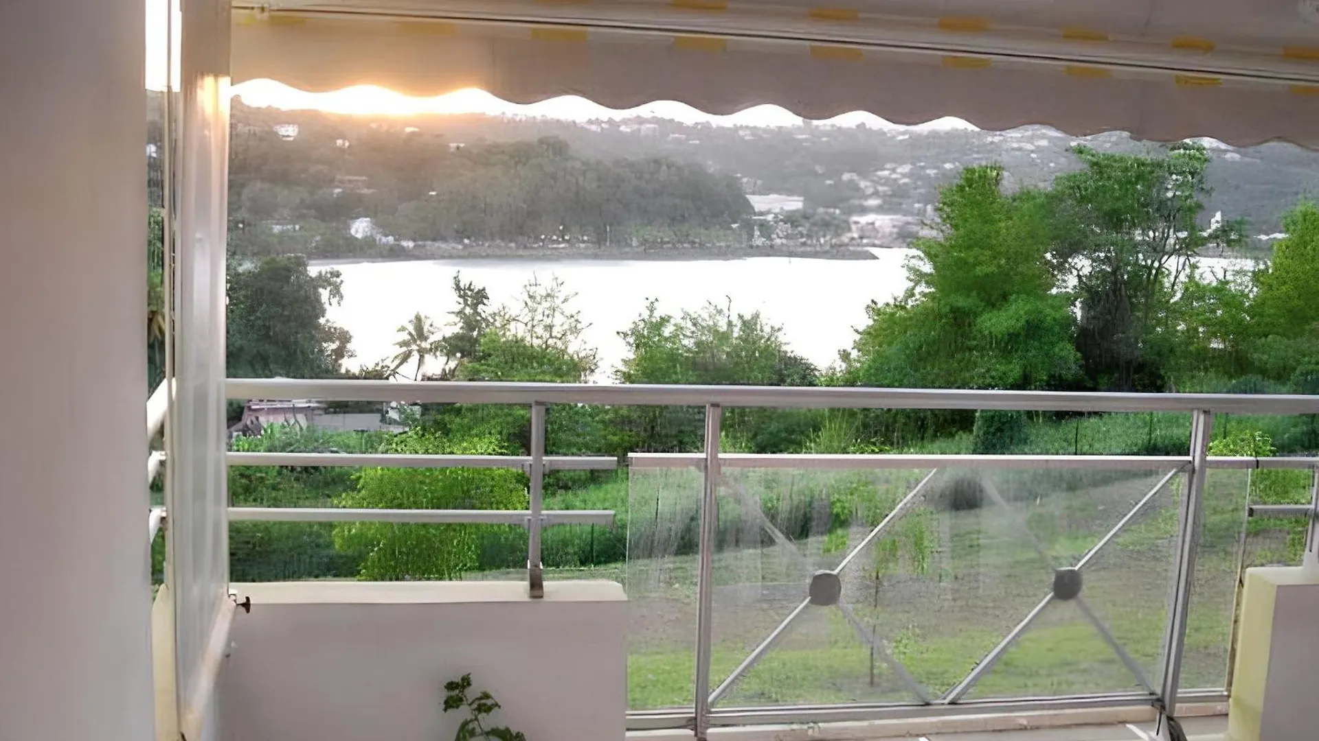 Appartement Face A La Mer A La Trinite - 70 M² - Terrasse Martinica