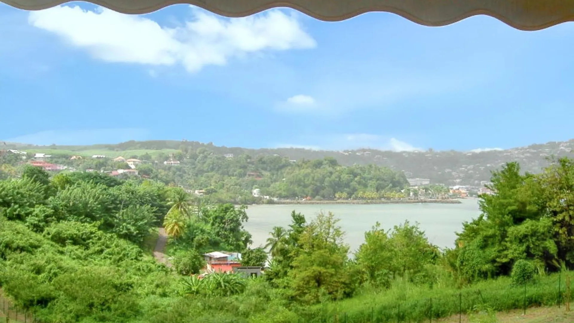 Vue Mer Trinité: Appartement 2 Chambres avec Terrasse et Wi-Fi La Trinite